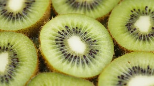 Close-up of fresh kiwi fruit slices