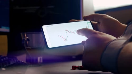 Gráfico de preços de criptomoedas Bitcoin na tela do celular Preço futuro da criptomoeda