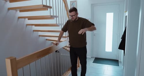 Homme souffrant de vertiges à la maison — Collapsus circulatoire