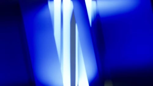 Glasbänder blau mit Hintergrundbeleuchtung. Saubere Zusammensetzung