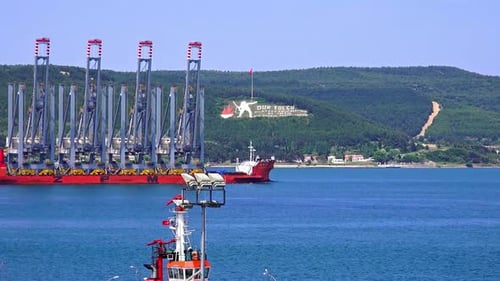 Schiffstransport von Großkranen