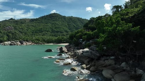 Koh Phangan Secluded Bay: Rocky Shoreline, Lush Hills, and Turquoise Waters