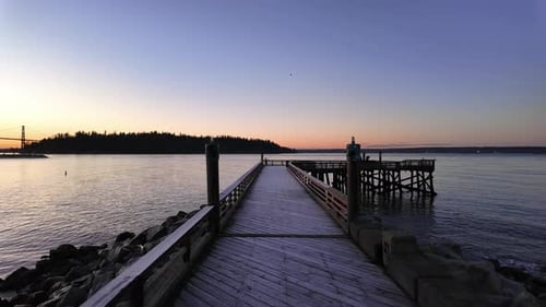 Cais panorâmicos de madeira em Ambleside ao pôr do sol, temporada de outono, West Vancouver, Vancouver