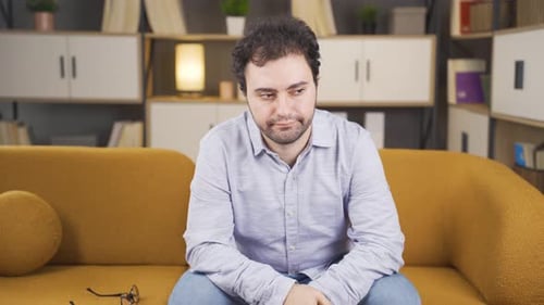 Un hombre deprimido.