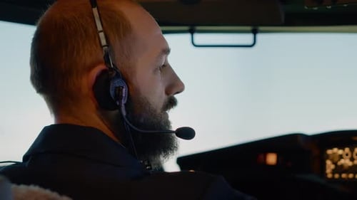 Capitão Piloto Piloto Avião Voador com Comando do Painel