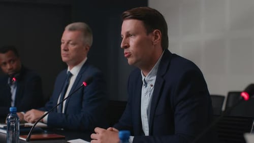 Panel of Experts Speaks at Corporate Conference Meeting