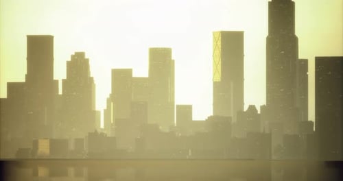 Horizonte al atardecer de una ciudad bulliciosa que refleja tonos vibrantes al anochecer