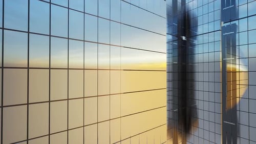Exterior moderno de rascacielos de cristal con sol y reflejos en las ventanas