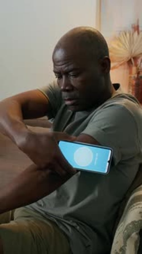 Man Monitors Blood Sugar with Smartphone