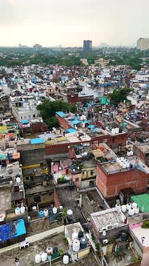 Vertikale Luftaufnahme eines Wohngebiets in der Innenstadt von Neu-Delhi, Indien