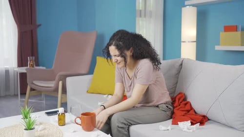 Jeune femme souffrant de douleurs osseuses.