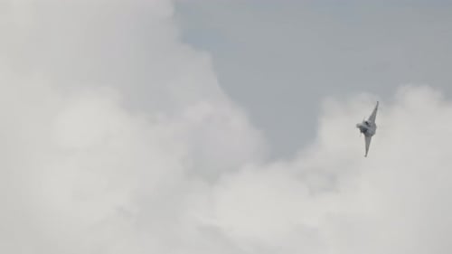 Dassault Rafale fighter jet preforming high speed manoeuvres showing its abilities