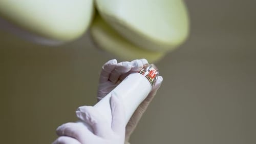 Medizinprodukt für kosmetische Eingriffe mit mehreren Nadeln. Nahaufnahme