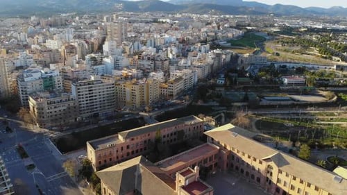 Zumbido avanzando sobre Palma de Mallorca.
