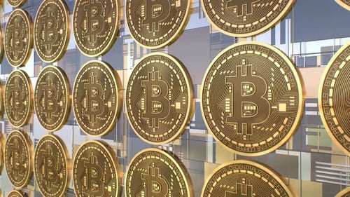 Grid Array von goldglänzenden metallischen Bitcoin-Münzen, die sich langsam bewegen BTC - 4K