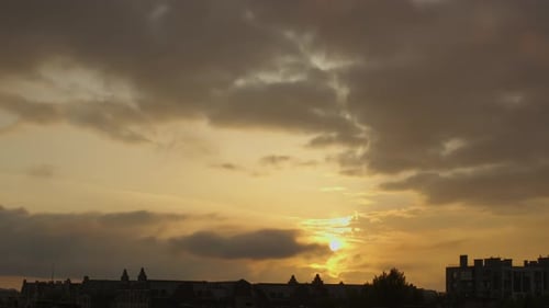 Coucher de soleil Théâtral au-dessus de la ville