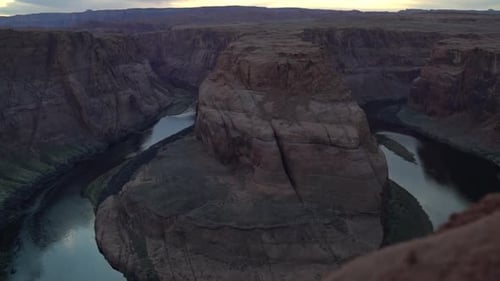Edge of Gorgeous Bended River Canyon | Horseshoe Bend in Page, Arizona