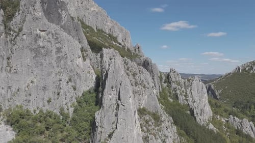 Vue majestueuse sur les montagnes de Vratsa