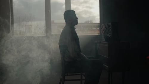 Ralenti cinématographique avec de la fumée.