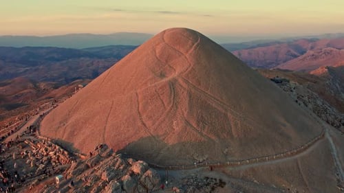 Vue aérienne du mont Nemrut