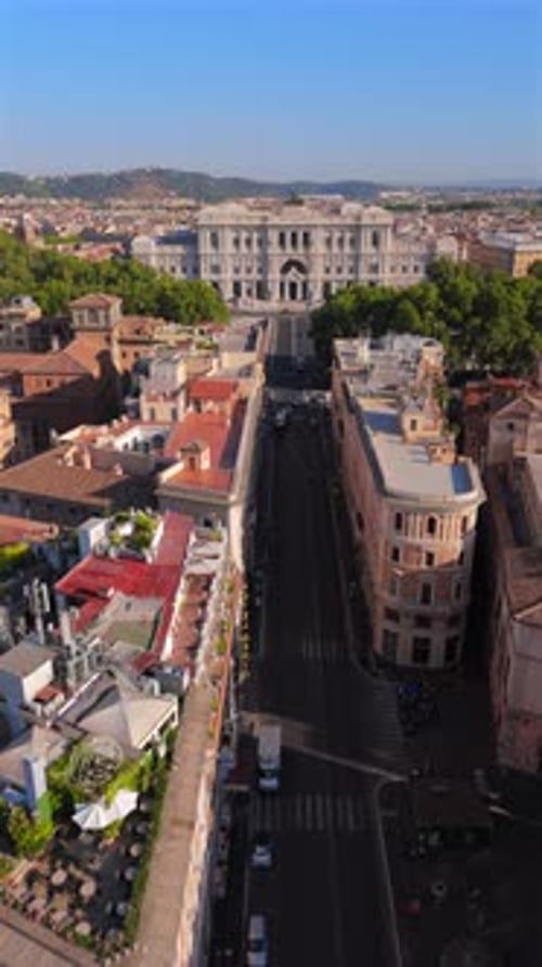 Vistas aéreas deslumbrantes de marcos históricos localizados na bela Roma, Itália