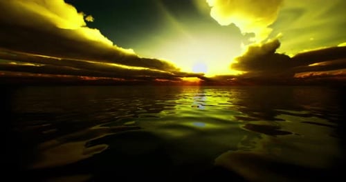 Lebendiger Sonnenuntergang über einem ruhigen See, der goldene Farben und Wolken widerspiegelt