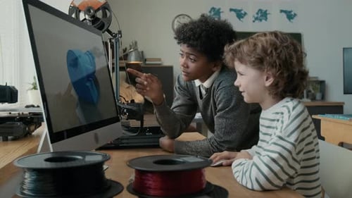 Children Collaborate on 3D Design in Classroom