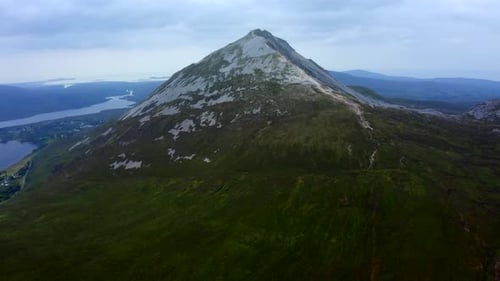 Mount Errigal, Derryveagh Mountains, Gortahork, County Donegal, Ireland, September 2021. Drone gradu