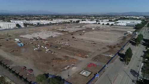 Grande canteiro de obras sem edifícios