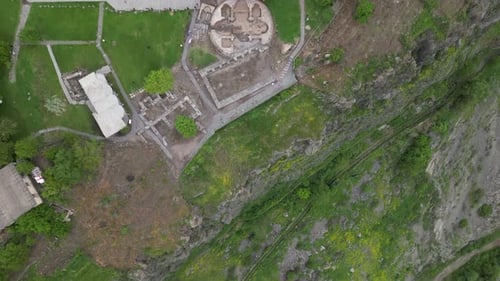 Vue sur un ancien temple en Arménie