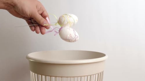 E15. Decorative Easter eggs are thrown into the trash can. Disposal of household waste.