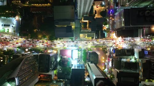 Stau in der Hauptverkehrszeit der Schnellstraße in Bangkok, Thailand. Stadtverkehr.