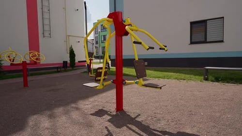 Simulateurs sportifs dans un quartier résidentiel