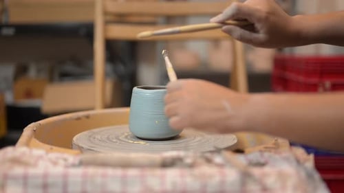 Carafe à fabriquer des potiers professionnels sur cercle