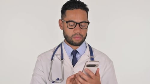 Doctor Uses Smartphone in Medical Setting