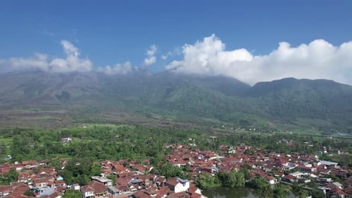 Landschaft des Mount Guntur in Garut, West-Java