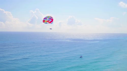 Cancun, Ciudad De MÜxico, Mexiko/USA - 8. Juni 2016: Parasailing