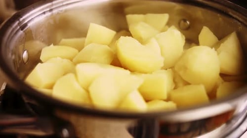 How to Make Creamy Mashed Potatoes with Cheddar