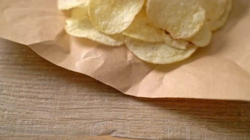 potato chips with sour cream dipping sauce