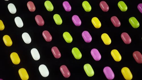 Bonbons rotatifs dans des tons pastel et lumineux.