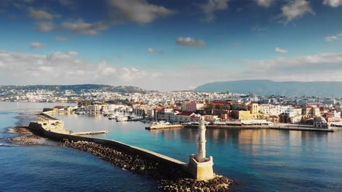 Leuchtturm und Hafen der Stadt Chania