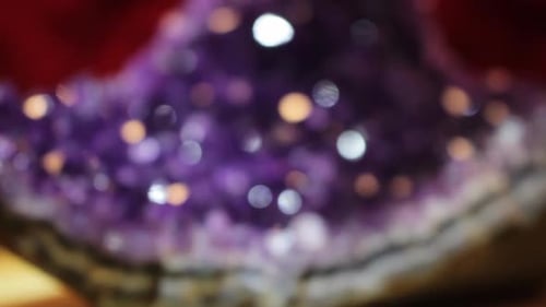 Makro aus violettem Amethystkristall, Nahaufnahme 5
