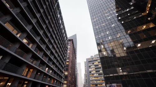 Las torres de cristal reflejado proyectan sombras sobre los bulliciosos pasillos de la ciudad llenos de luces