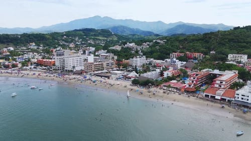 Destino de playa mexicano, Guayabitos, Nayarit