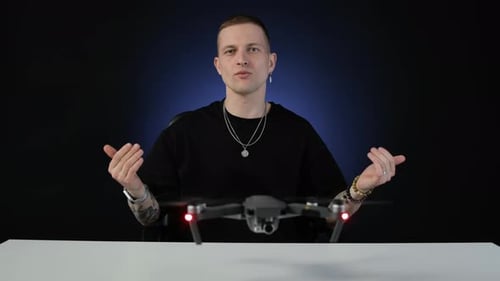 Blogger nimmt Videobewertung der Drohnenkamera auf
