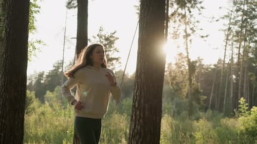 Corredora femenina se prepara para el maratón