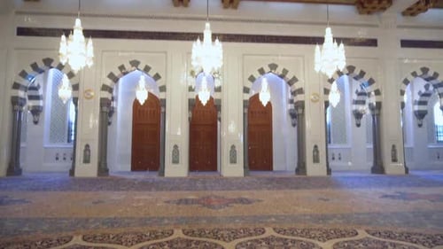 Prayer hall, Sultan Qaboos Grand Mosque. Vertical panning motion