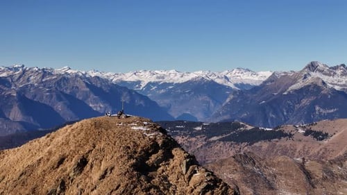 Pizzo di Gino es una montaña de Lombardía, Italia. Con una elevación de 2.245 m