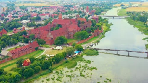 Vue aérienne du château de l'Ordre teutonique à Malbork, Malbork (Zamek w Maborku, Ordensburg Marien)