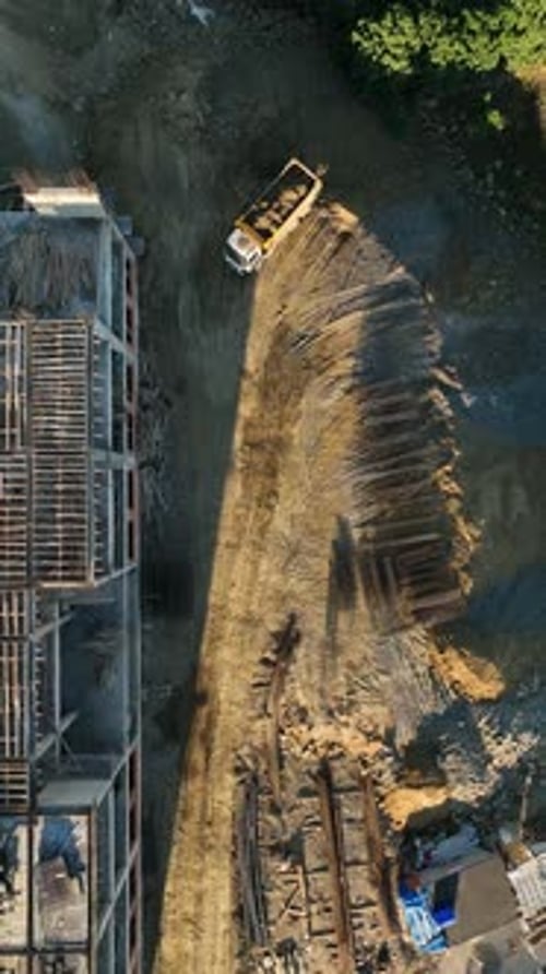 Vertical Video Machine Transports Soil to the Construction Site